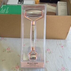 BeautyBio Cryo Roller in Rose Gold and White